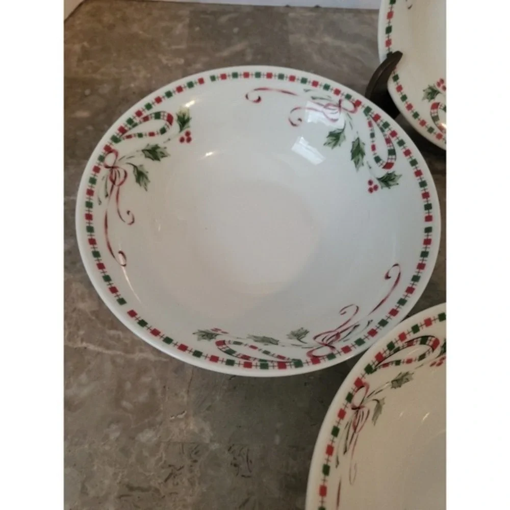 SET OF 4 GIBSON FESTIVE TRADITIONS CHRISTMAS SALAD CEREAL SOUP BOWLS 6‎ 1/4